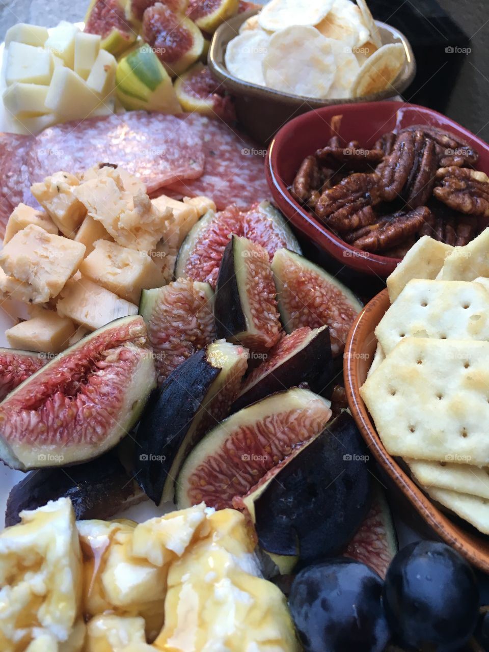Cheese, figs and crackers 