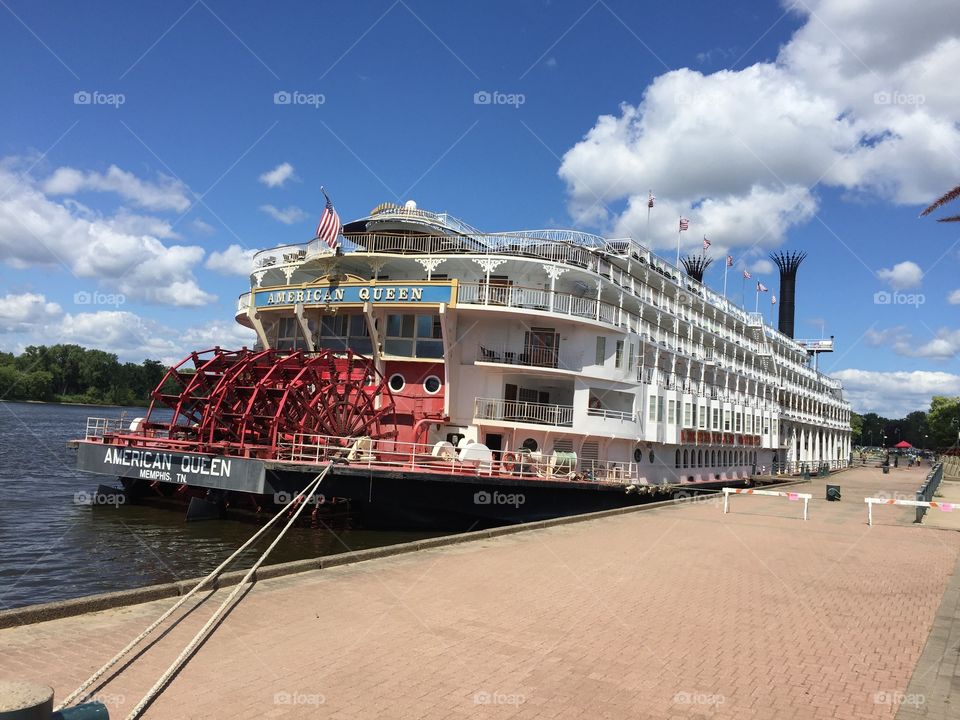 The American Queen on the upper Mississippi in Lacrosse, Wisconsin 