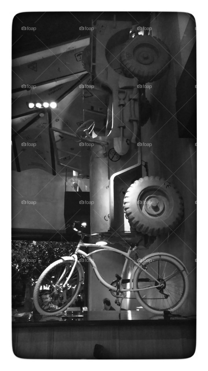 Bicycle and ww2 jeep in coffee shop