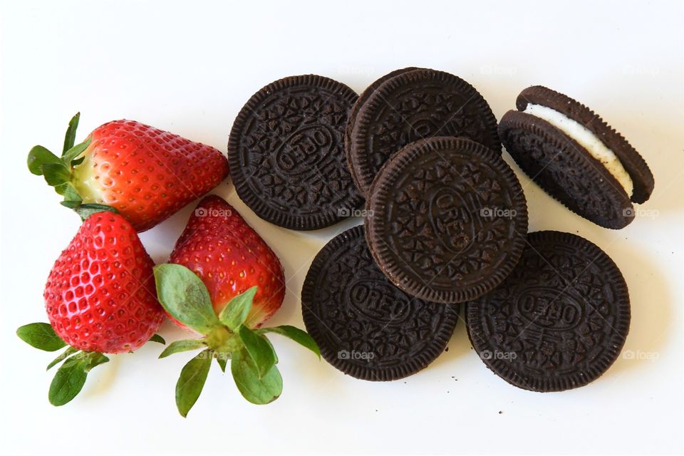 Oreo cookies with strawberries