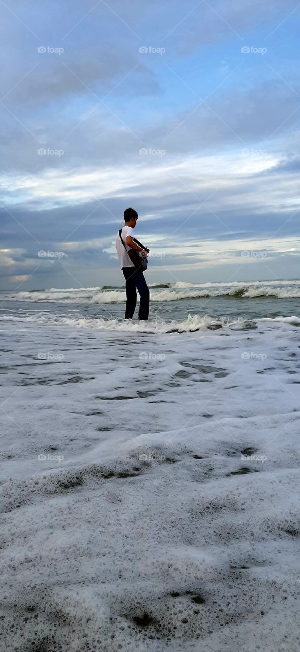 so I found this guy playing guitar and singing songs to the ocean