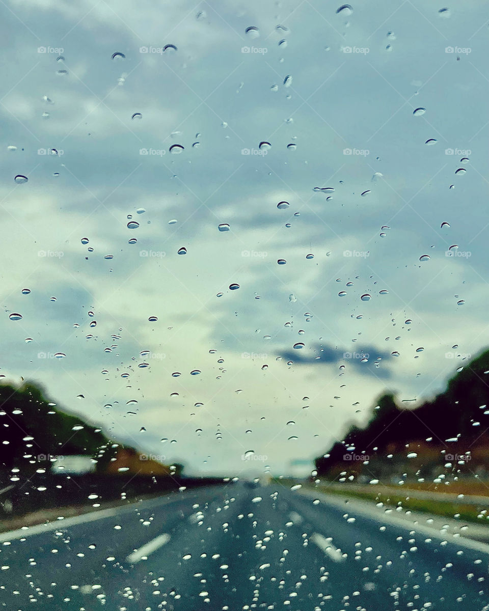 E chove na Rodovia Anhanguera, trecho de Campinas. Bem mansa, bem fresca, bem necessária…

Ainda assim, a paisagem na estrada é muito bonita!