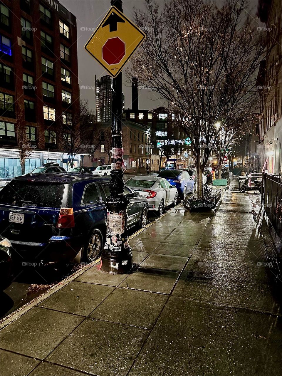 I arrived in „Greenpoint“, Bklyn after a trip to „Bushwick“ on the „B43“ bus. This is the „Clay Street“ stop from where walk to „Box Street“, then over the „Pulaski Bridge“ at „Newtown Creek“ to LIC, Queens and our boat. 2023. Hypnotic Productions