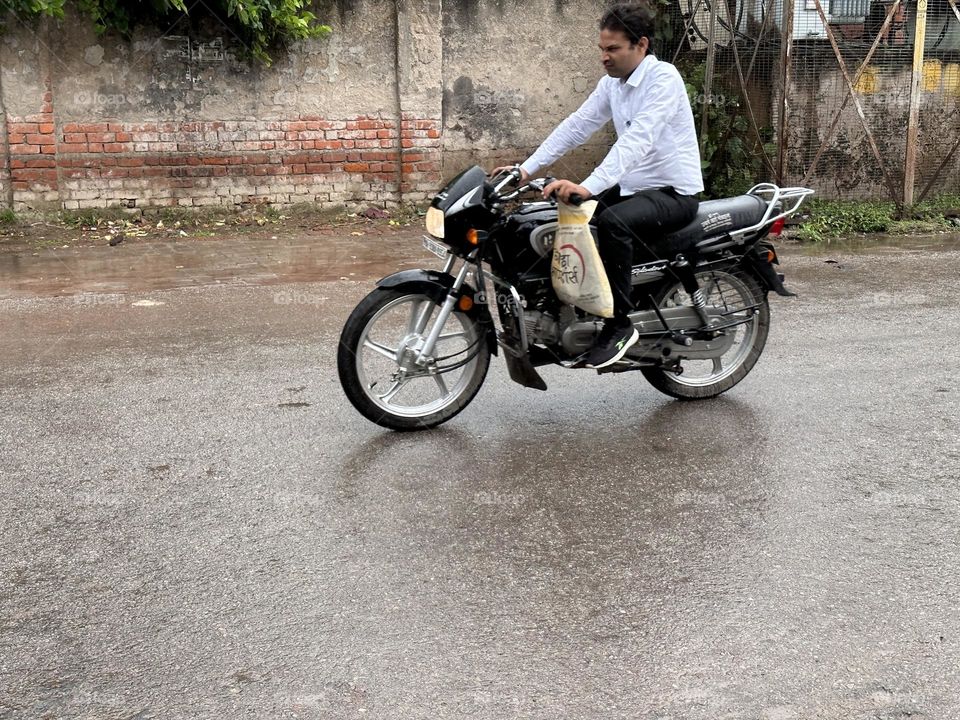 Commuting on motorcycle 