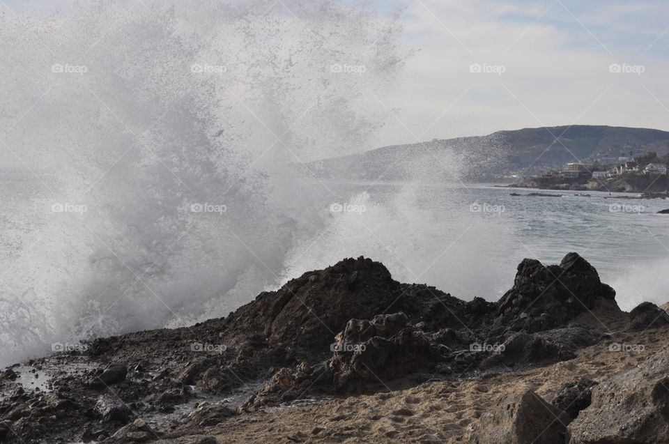 Wave breaking on rock