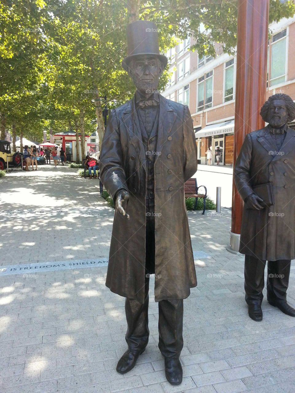 Statue of Abraham Lincoln, city
