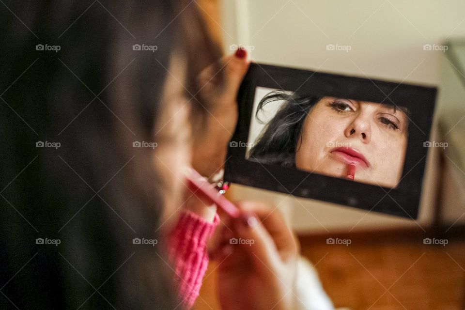 Putting on a lip pencil