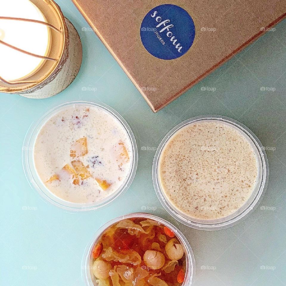 Peach gums in 3 different flavours that is rich In collagen : honey mango in fresh milk, gula melaka in soy milk and Classic with wolf berries, snow fungus and longan 