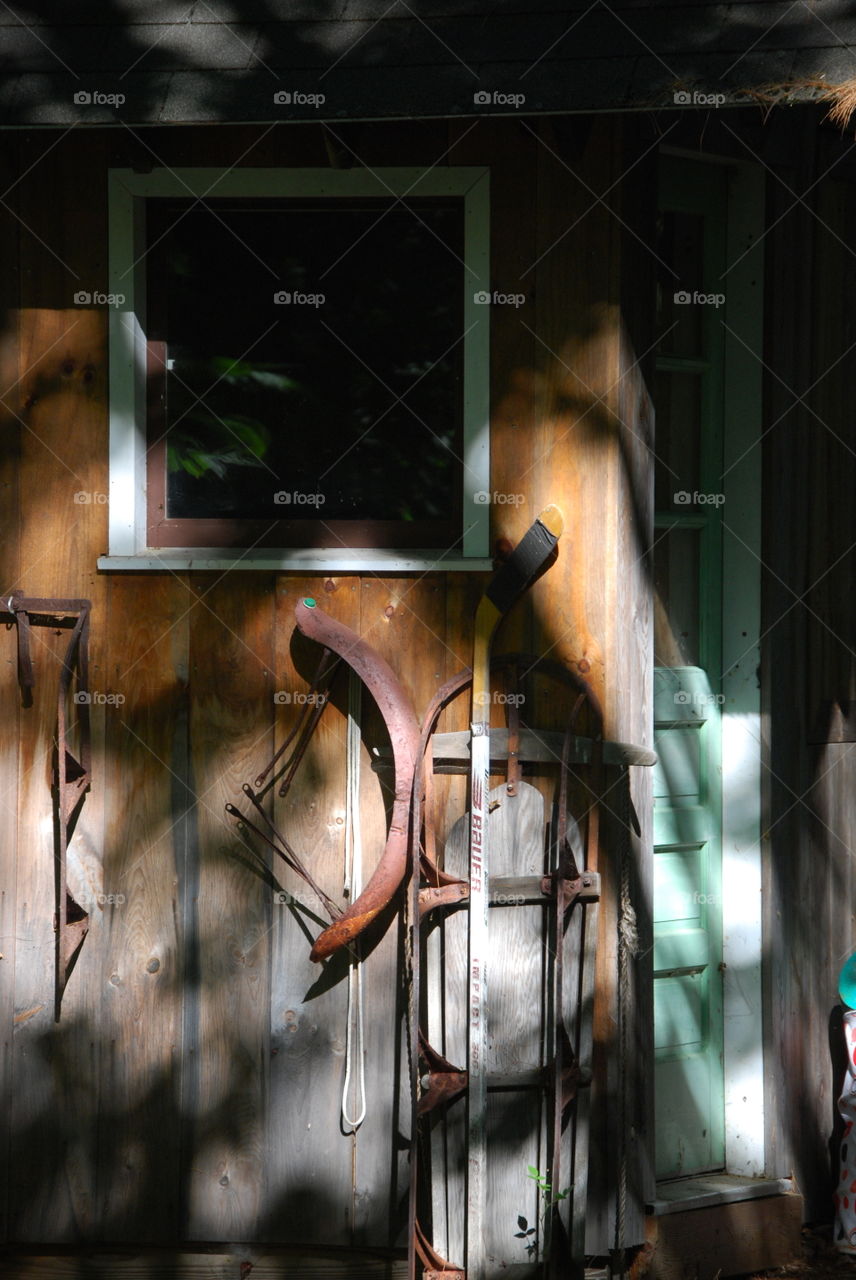 Shed of wood and metal