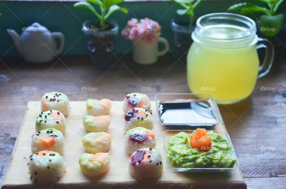 bocadillos de sushi