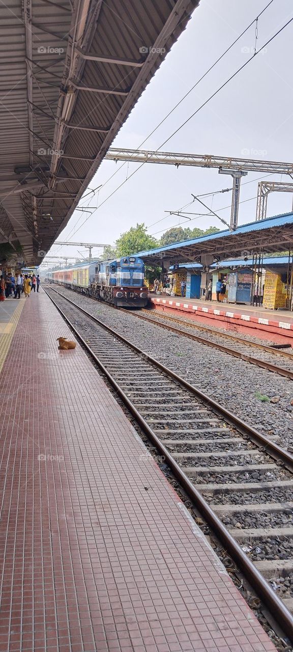 The train is passing.