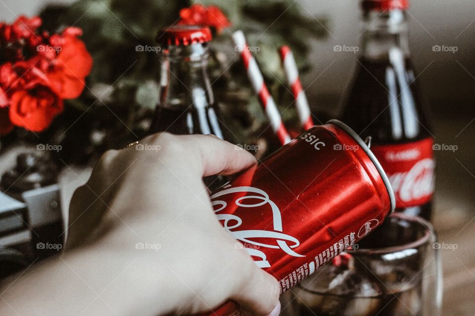 hand with coca cola