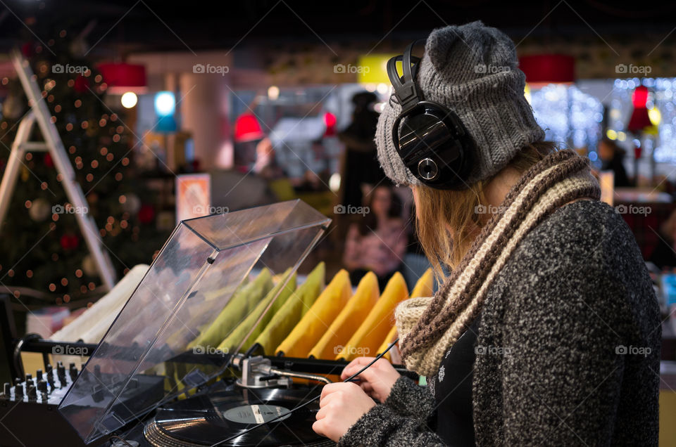 We were having such a good time listening some vinyls and enjoying this cozy christmas atmosphere.