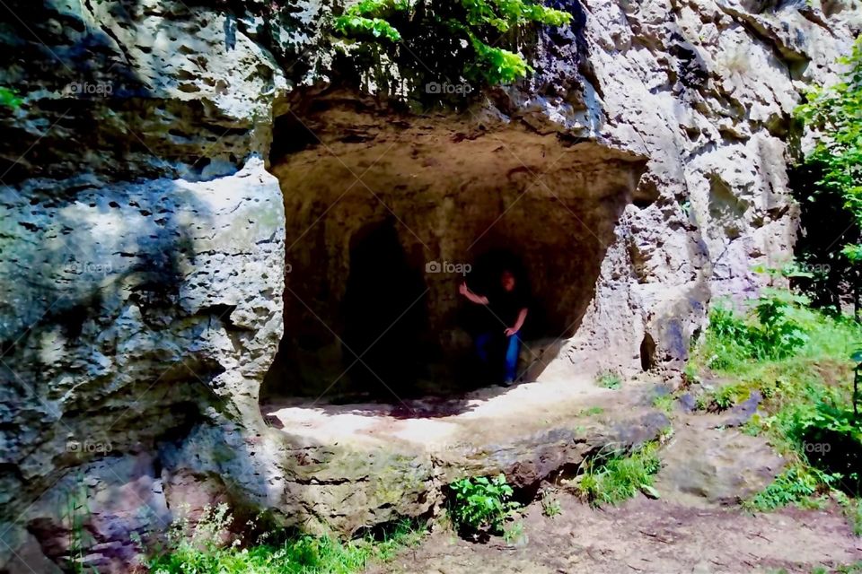 This leads to the “Steinkirche”, the “Stone Church” in “Harz Nat’l Park” by “Scharzfeld”, “Harz”, “Saxony-Anhalt” in former “E Germany”. The legendary home of a wise woman it became a Christian church in medieval times. 2024. Hypnotic Productions