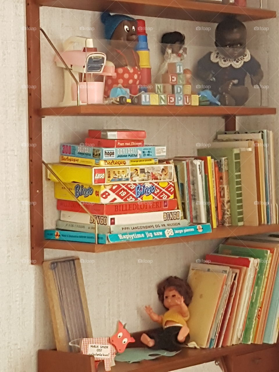 retro bookshelf