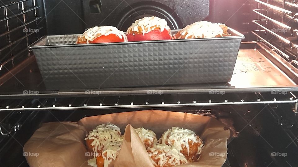 Gefüllte überbackene Paprika und Frikadellen 🌞