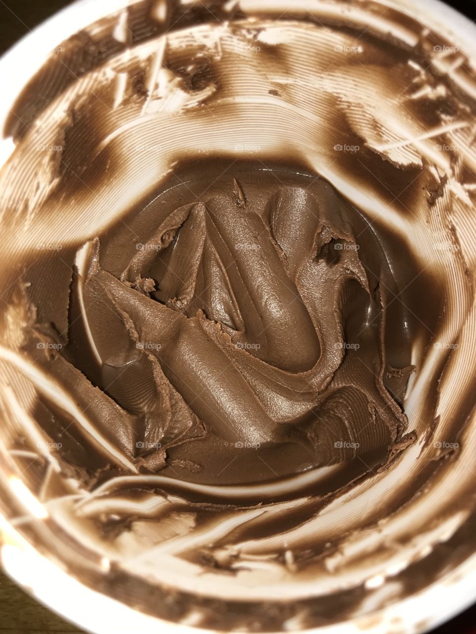 Norwegian Chocolate Nutella it tastes really good. It contains chocolate (obviously) and nuts. 🍫