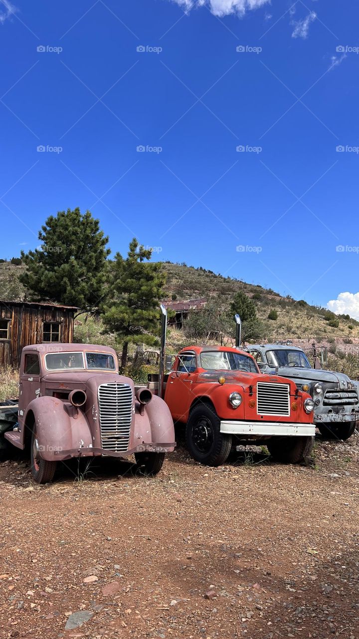 3 old cars in Arizona 