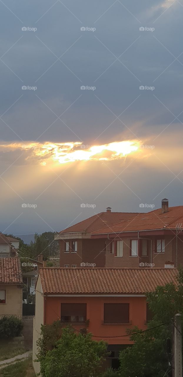 Todos seguimos caminos diferentes en la vida, pero, da igual dónde y hacia dónde vayamos, ya que siempre llevamos una pequeña parte del otro dentro de nosotros “