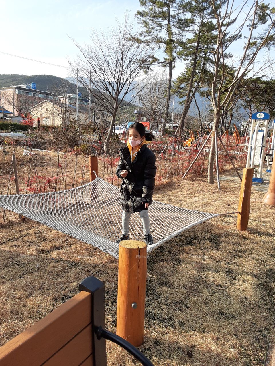 she's enjoying the jumping net so much. she never stop even how cold the weather is.