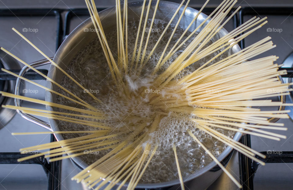 Spaghetti boiling 