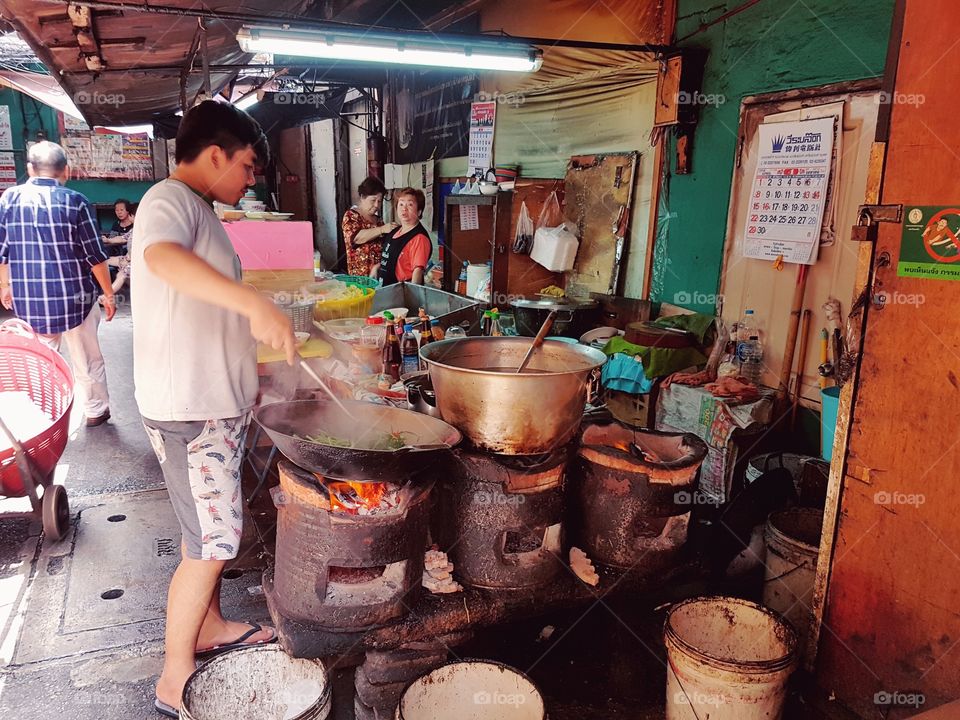 making food on a little non touristic way in Chinatown Bangkok