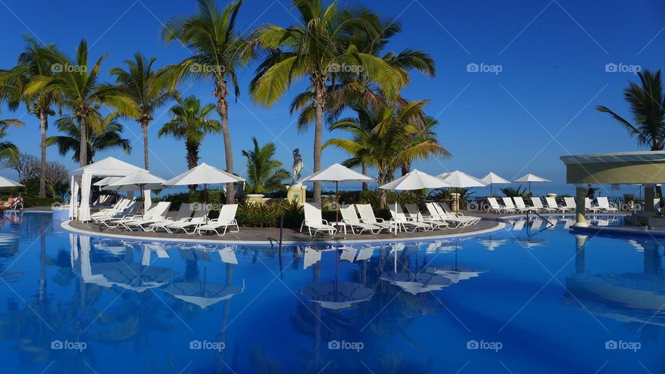 Beach pool