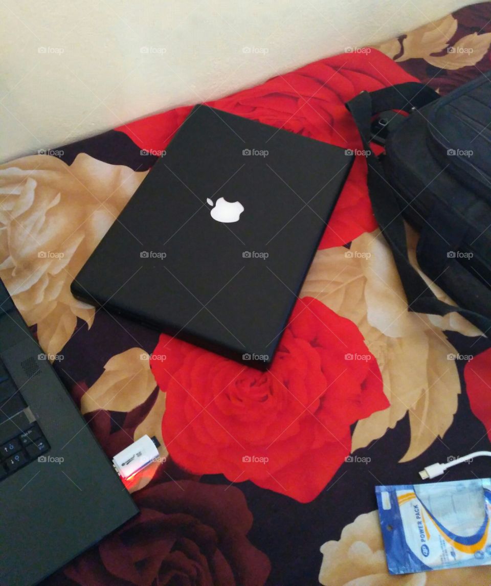 Apple MacBook