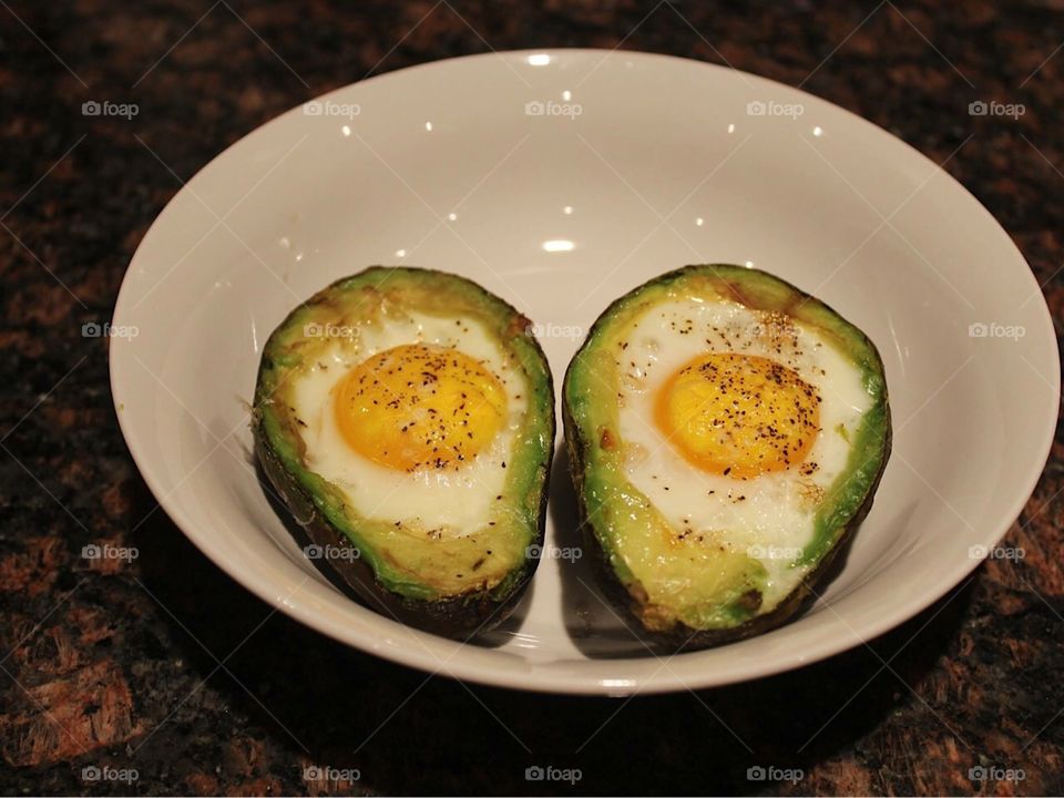 Baked avocado and egg