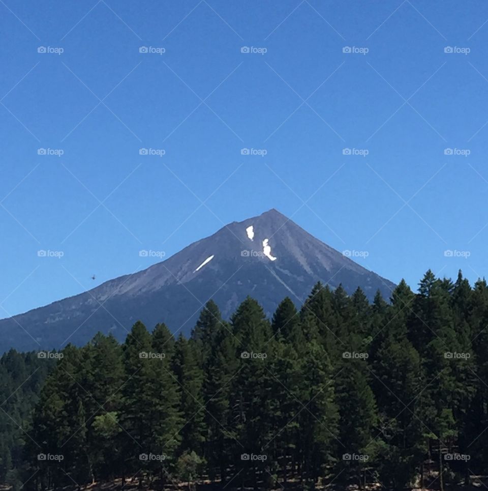 MT. Mcloughlin and willow lake