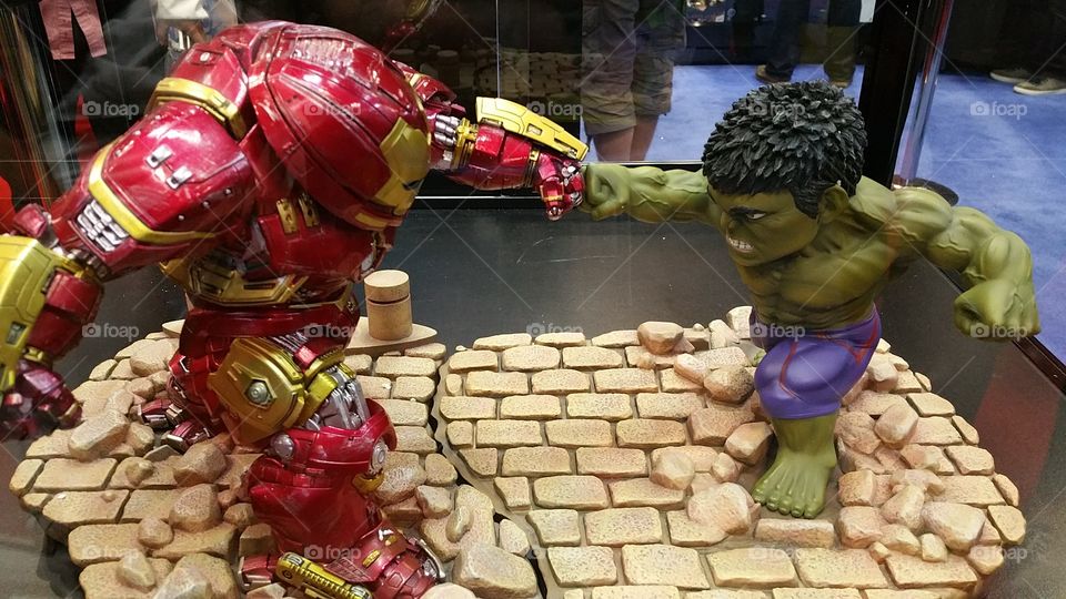 hulk vs ironman. marvel figure