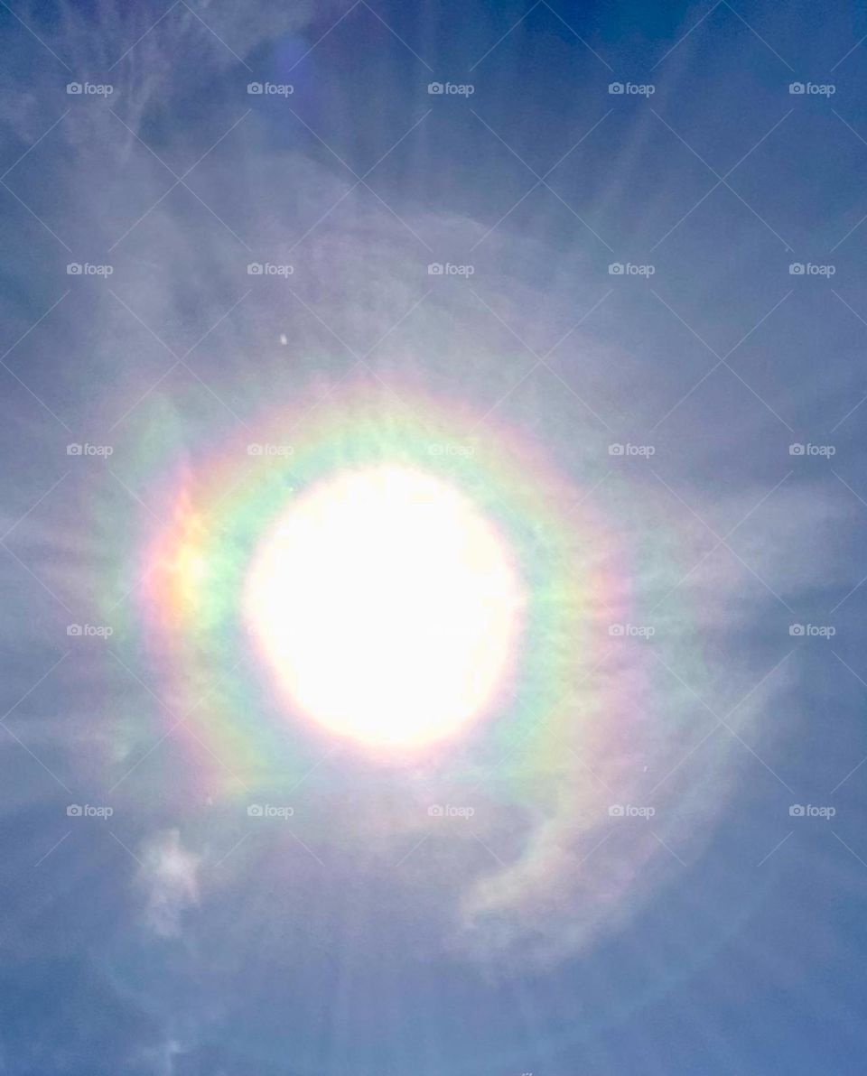 Beautiful colors around the sun 🌞