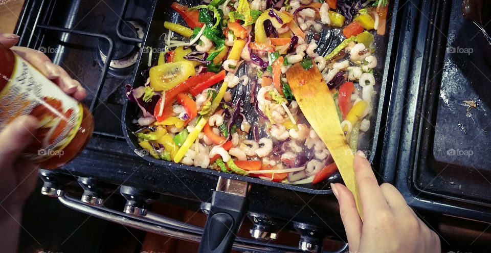 Cooking prawn and vegetable stir fry with sweet chilli sauce