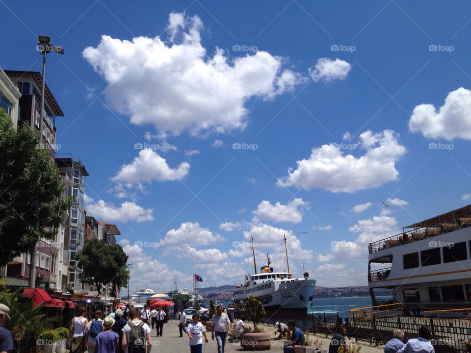 people travel cloud ship by linhof