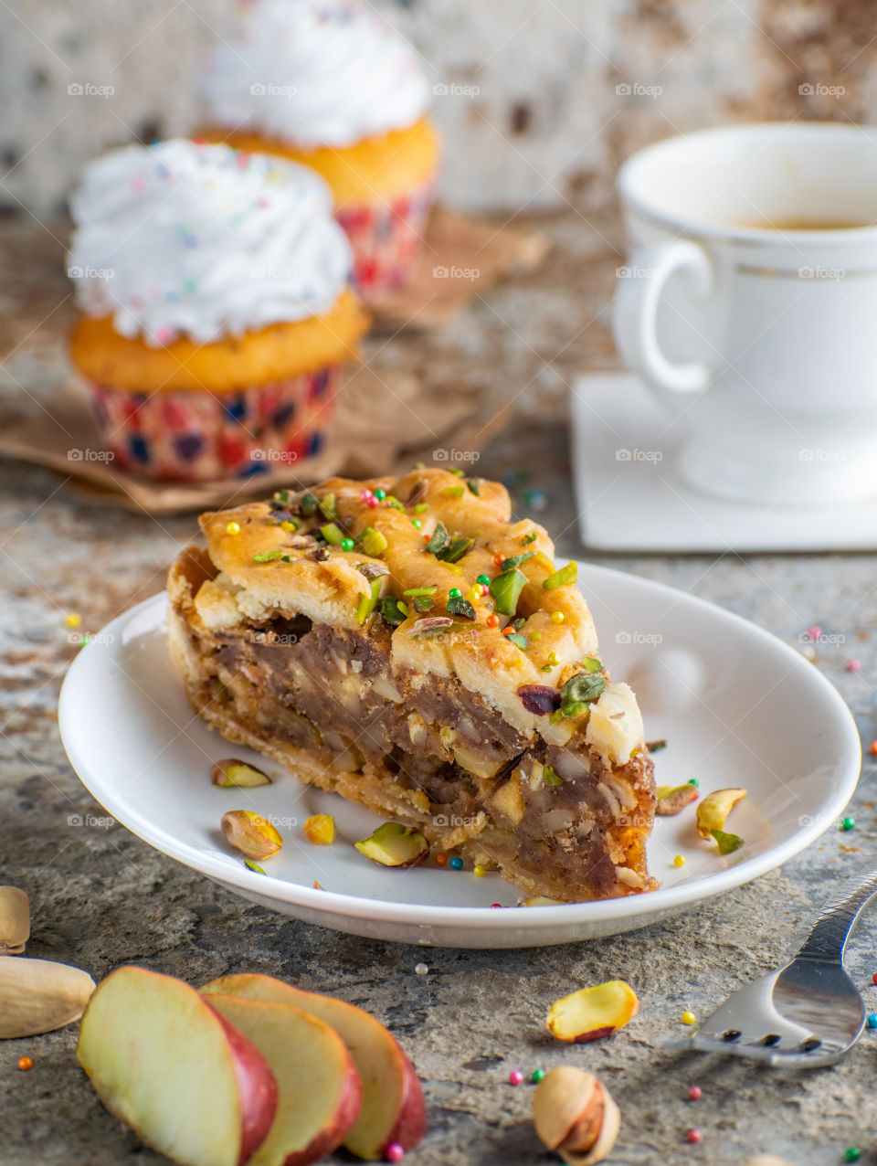 Apple pie with cupcakes with coffee 