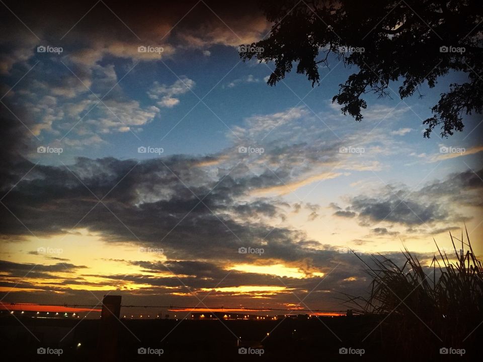 🌅06h00 - Desperte, #Jundiaí. 
Que a jornada diária possa valer a pena!
🍃
#sol #sun #sky #céu #photo #nature #morning #alvorada #natureza #horizonte #fotografia #pictureoftheday #paisagem #inspiração #amanhecer #mobgraphy #mobgrafia #AmoJundiaí