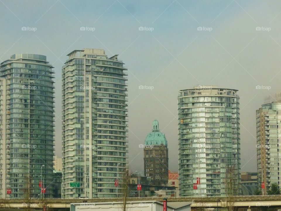 Vancouver: Old Between the New