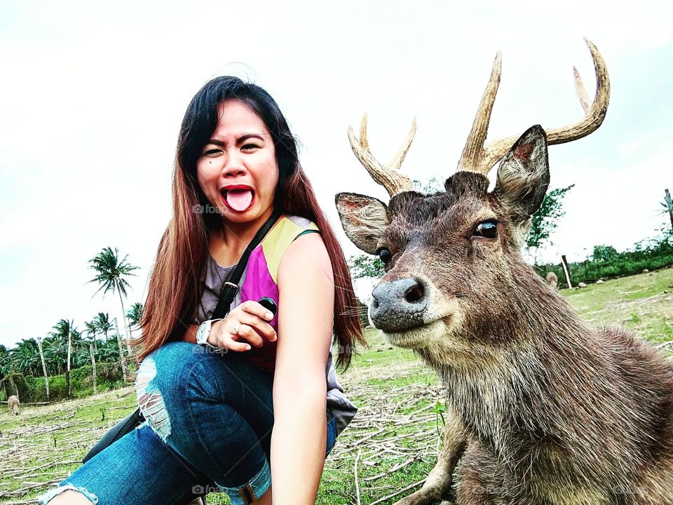 Deer can make-face too! 😅😂 Wacky dear-deer! 😍