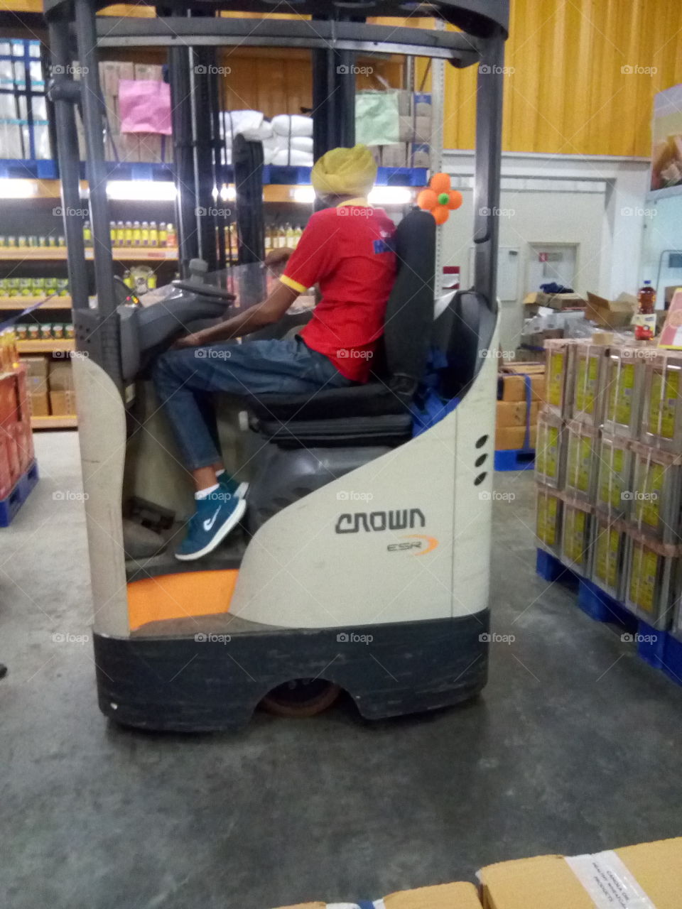 weight lifter machine in a mall, in india