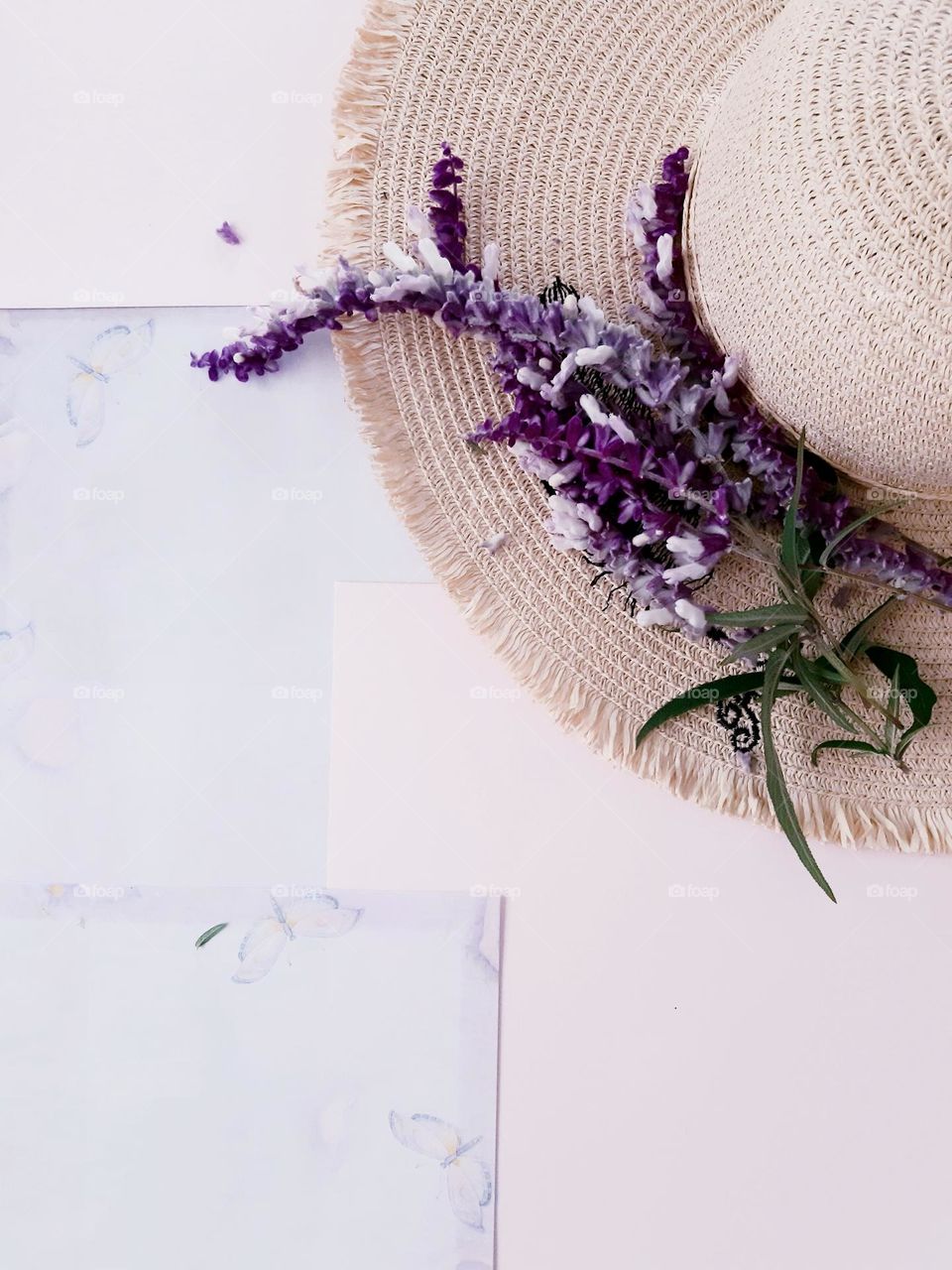 straw hat with flowers