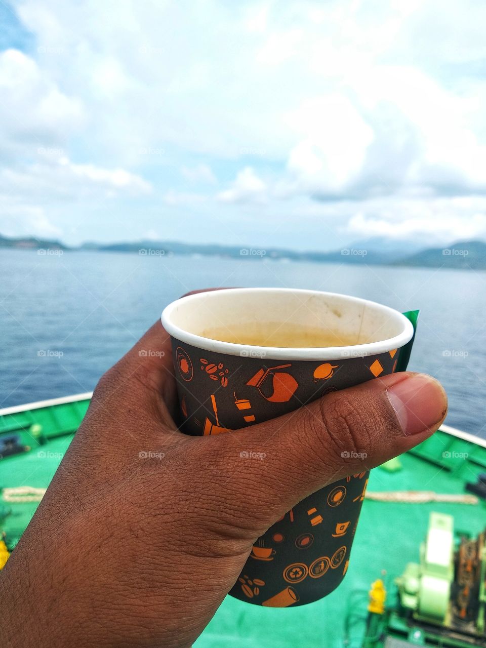 kopi dan Laut, Senantiasa menemani ku di pagi hari🤣😎😂
