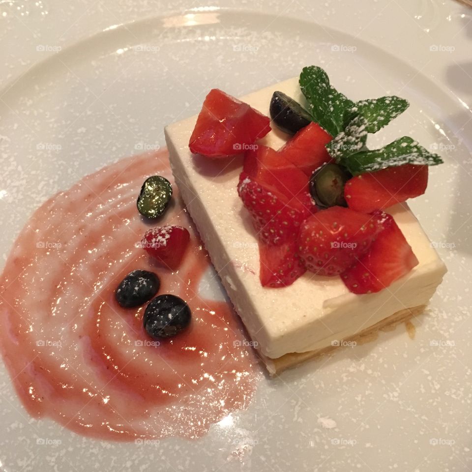 Cheesecake with berries served on a plate
