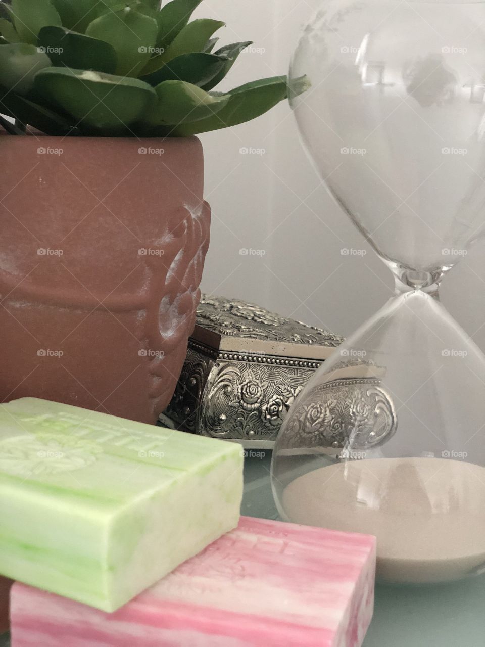 This arrangement of some soap, a timer, a pot plant and a jewellery box is quite lovely.