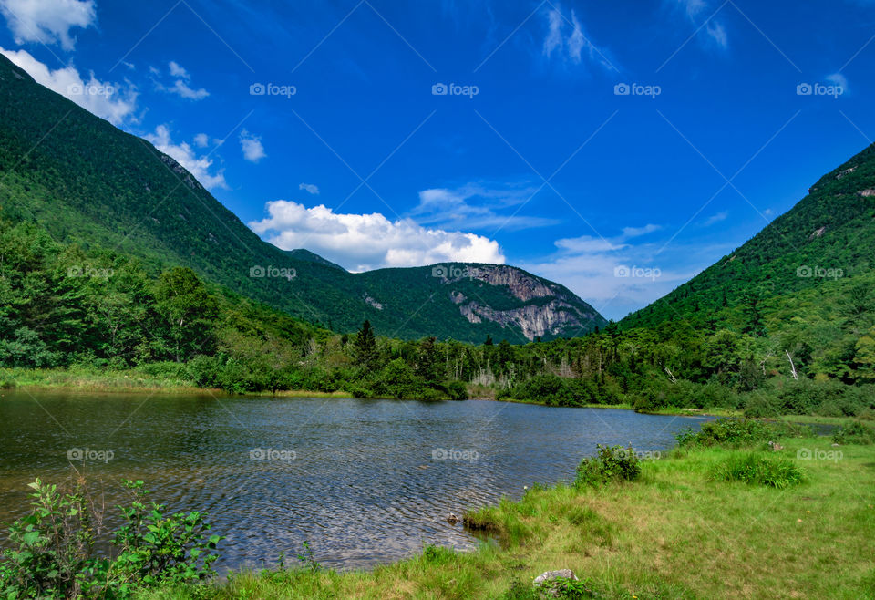 Gorgeous landscape of the White Mountains during warm weather.