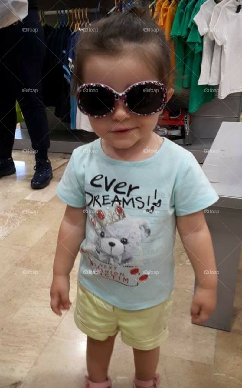 piccola monella! em modella!