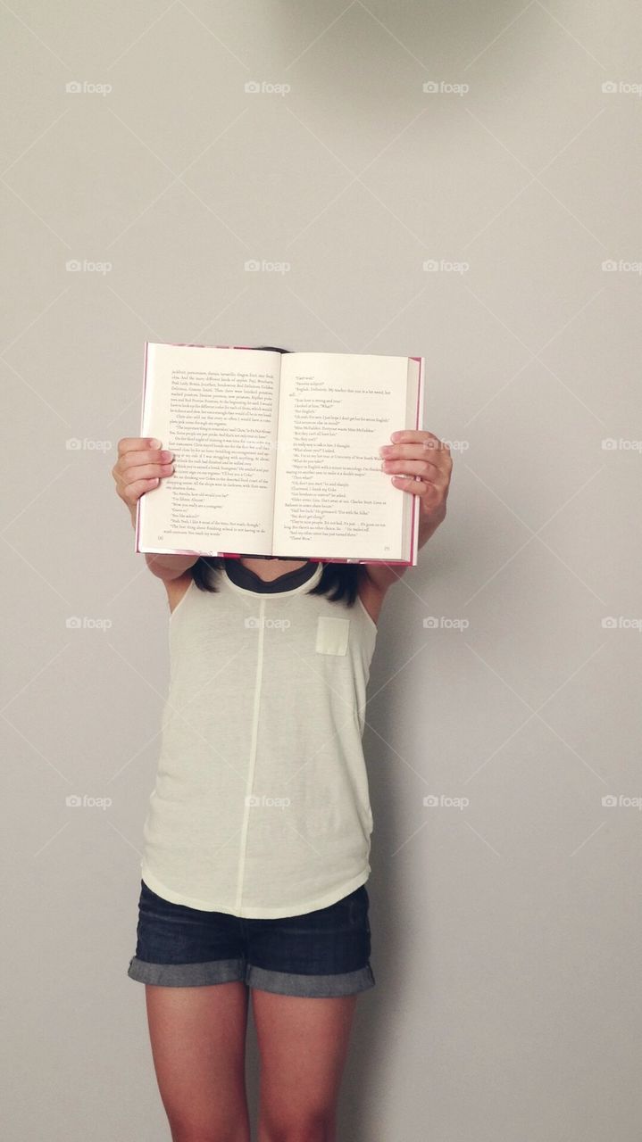 hold words shirt read by msanch