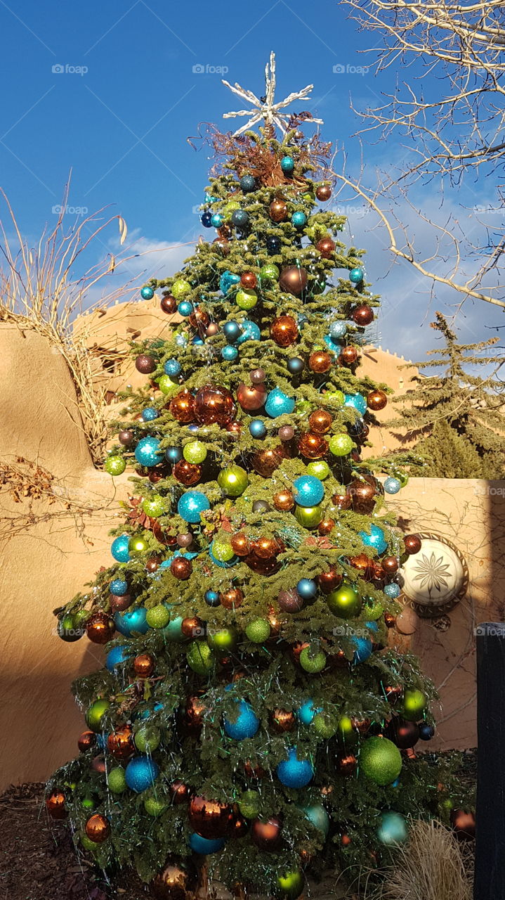 Christmas tree in front of the Loretto hotel in Santa Fe, New-Mexico, USA