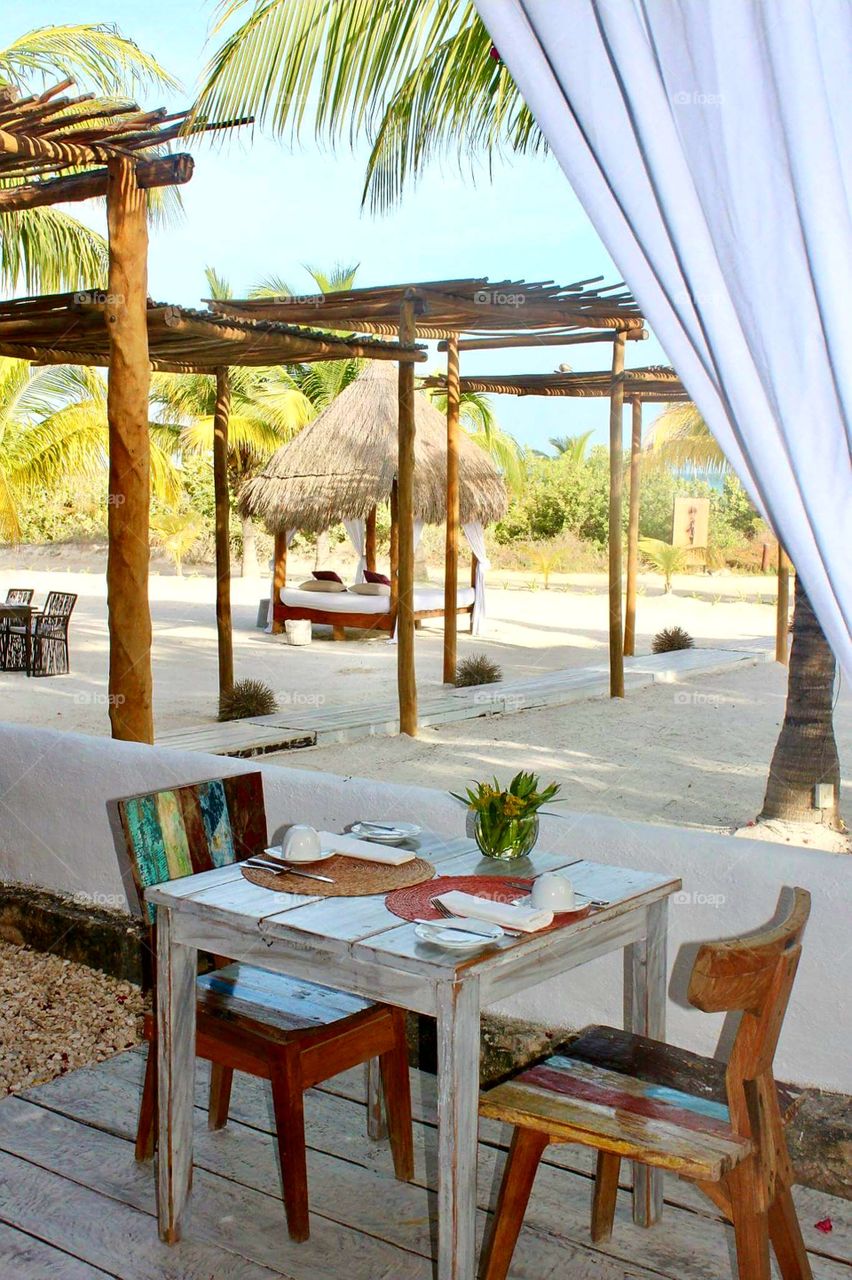 Let's have lunch. The perfect spot.