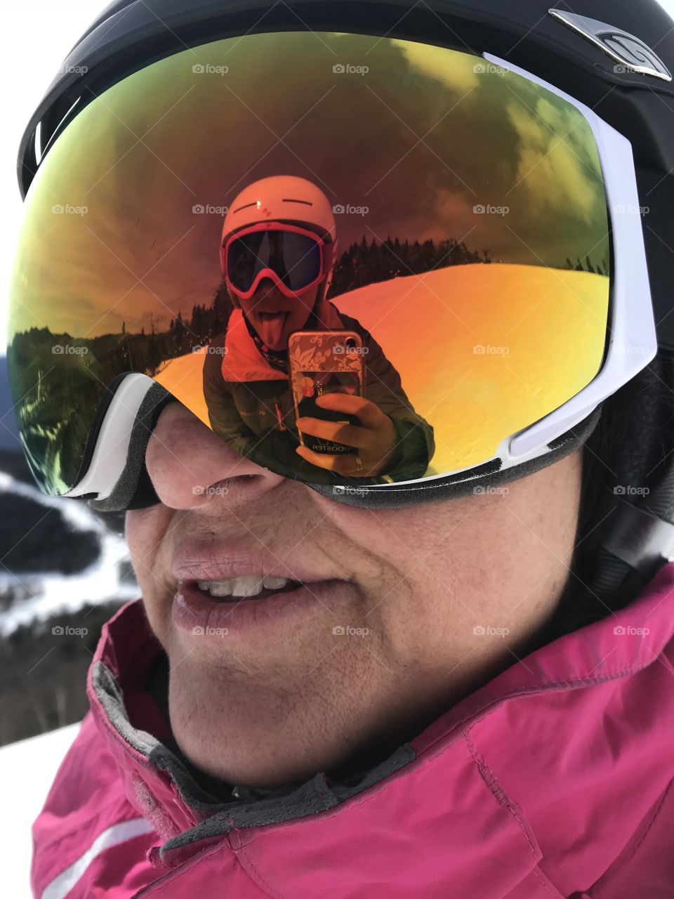 Skiing goggles reflection 
