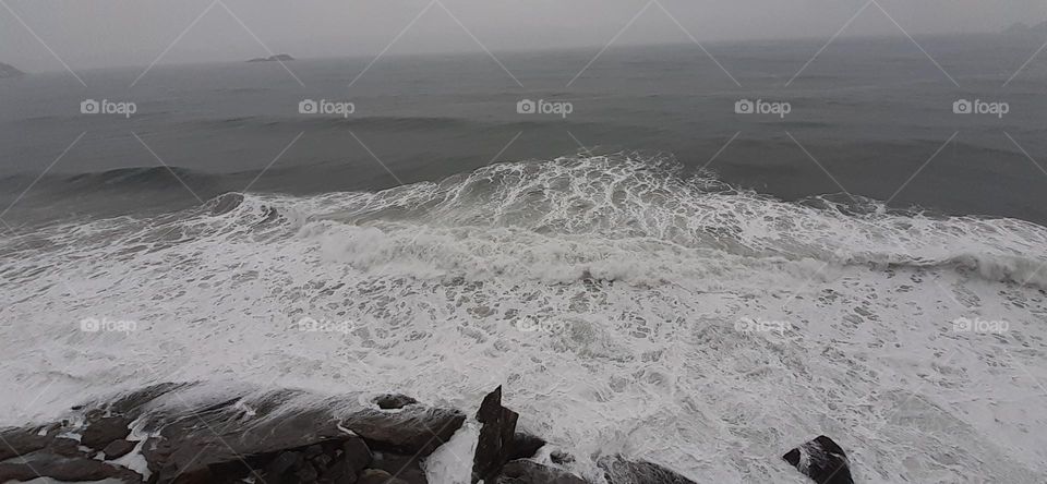 Day with rain in Guarujá beach